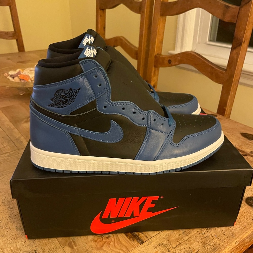 Nike Jordan 1 High Dark Marina Blue size 10.5